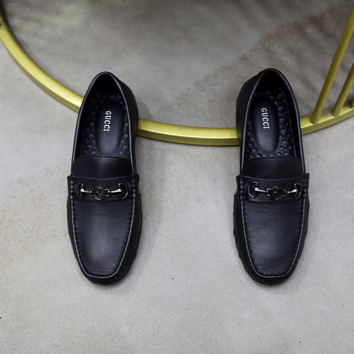 Ex-factory price: 400💰🙅‍♂️🙅‍♂️🙅‍♂️ Brand: Gucci GuCCI Standard code: Men's code 38-44 (45 can be customized) Grade: Same as the official website Material: Original leather stitching and hand stitching Comfortable and wear-resistant outsole Style category: Men's fashionable casual slip-on shoes Distinguished big-name luxury elements Top luxury Color: Color of the actual picture